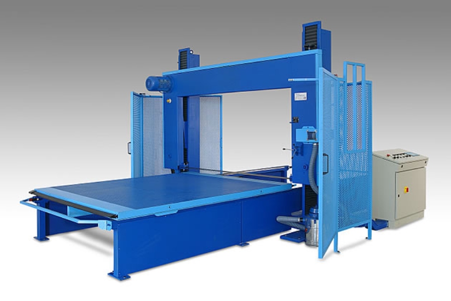 Horizontal cutting machines